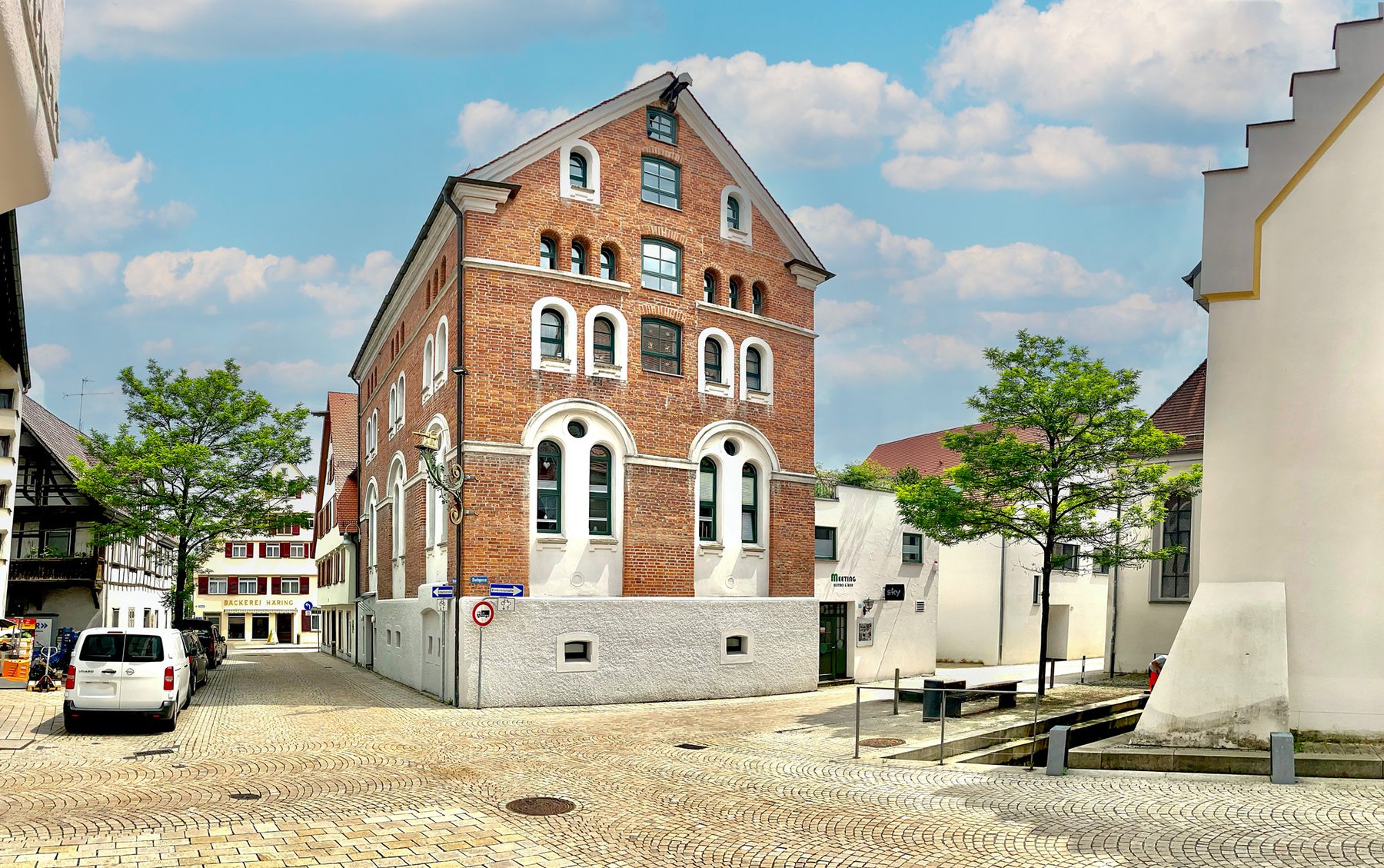 Historisches Eckhaus aus Backstein in der Biberacher Altstadt