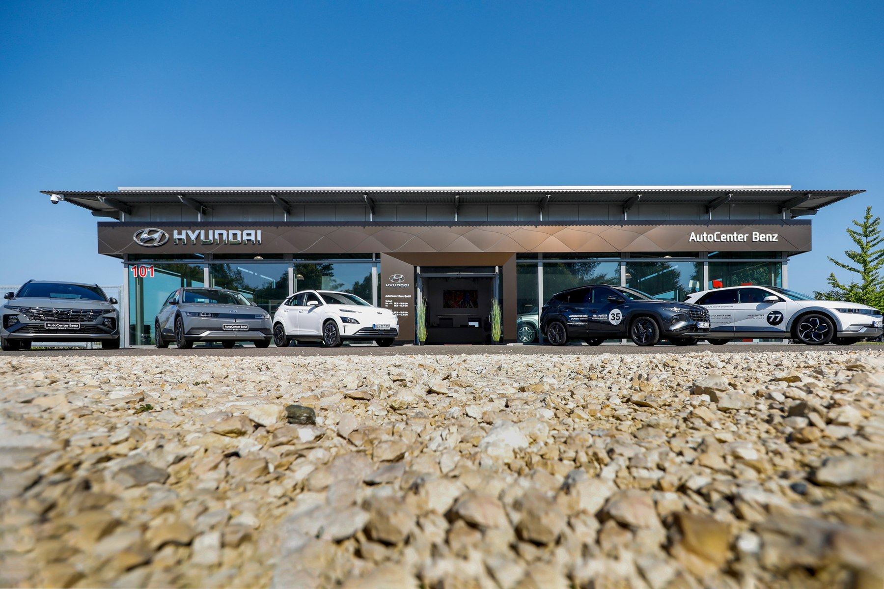 AutoCenter Benz Hyundai, Fassade bei Tageslicht