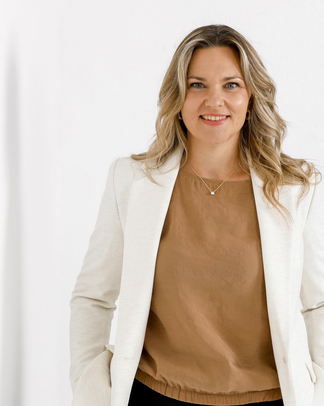 Bewerbungsfoto – Frau, souveräner Bürojob-Look
