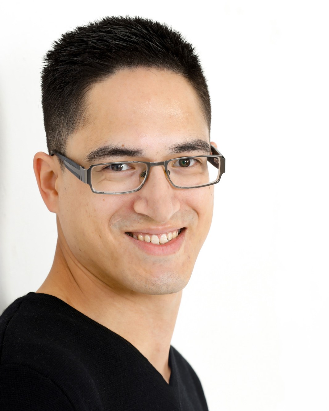Bewerbungsfoto – Mann mit Brille, sympathischer Ausdruck