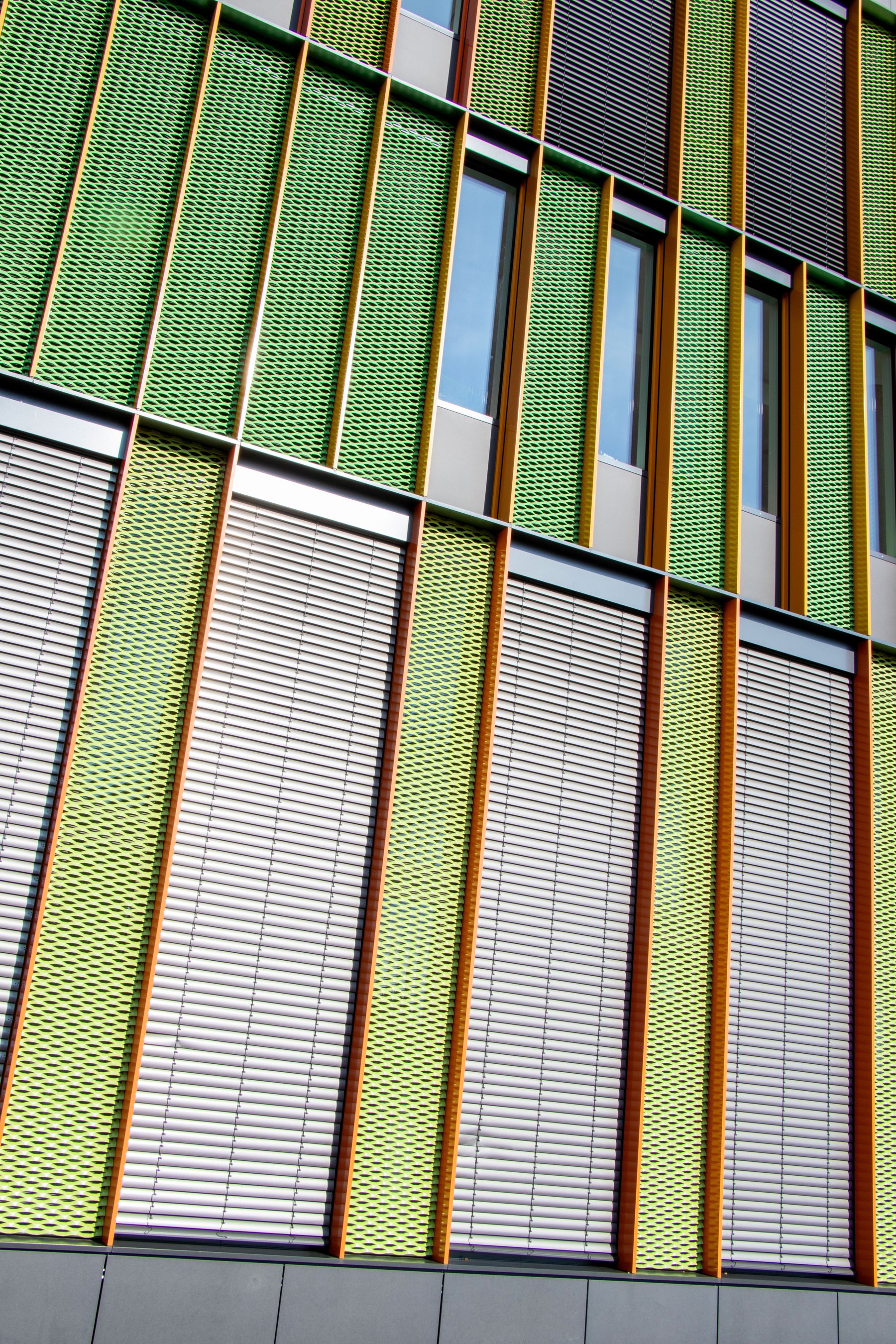 Fassadendetail, vertikale Lamellen