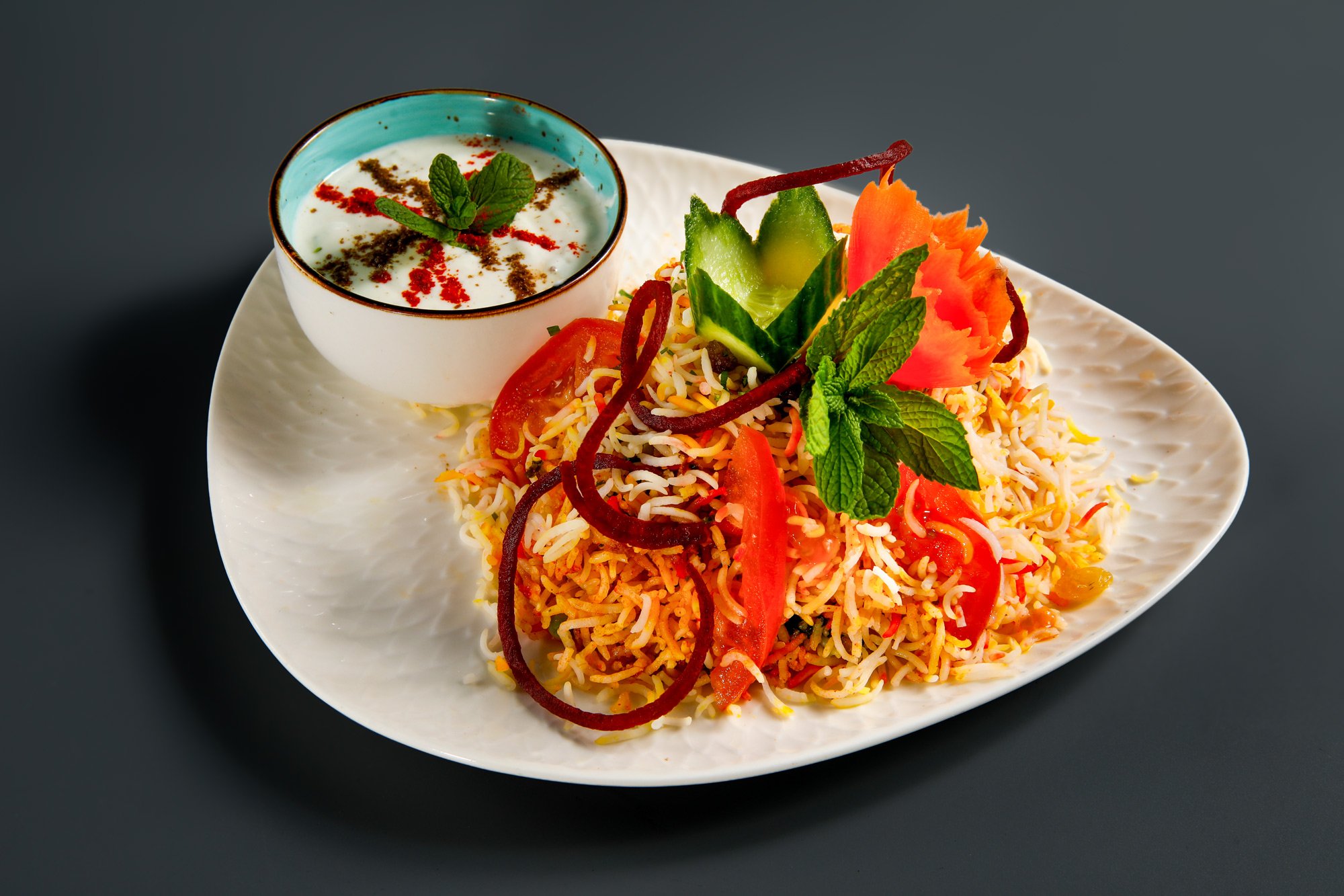 Chicken Biryani mit Raita und Minze