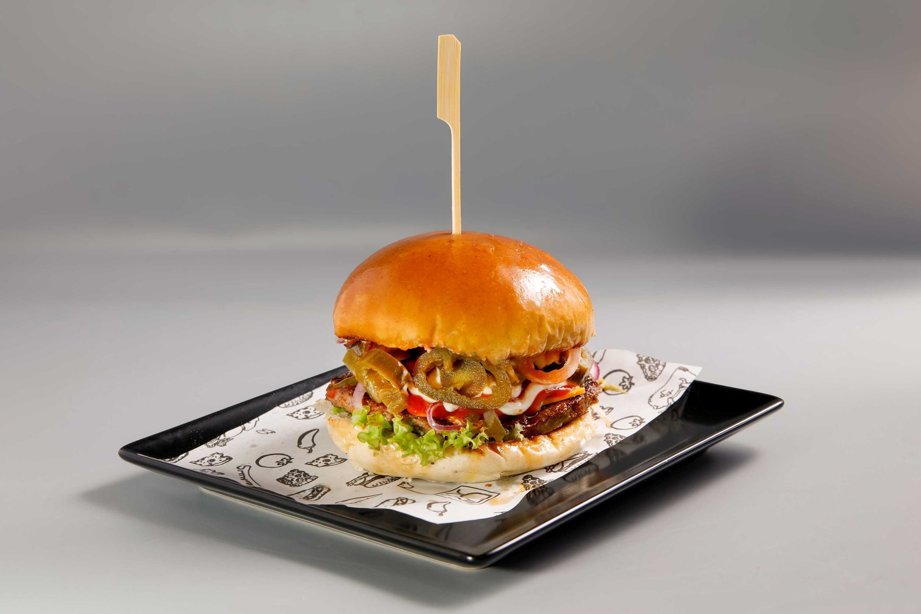 Burger mit Jalapeños