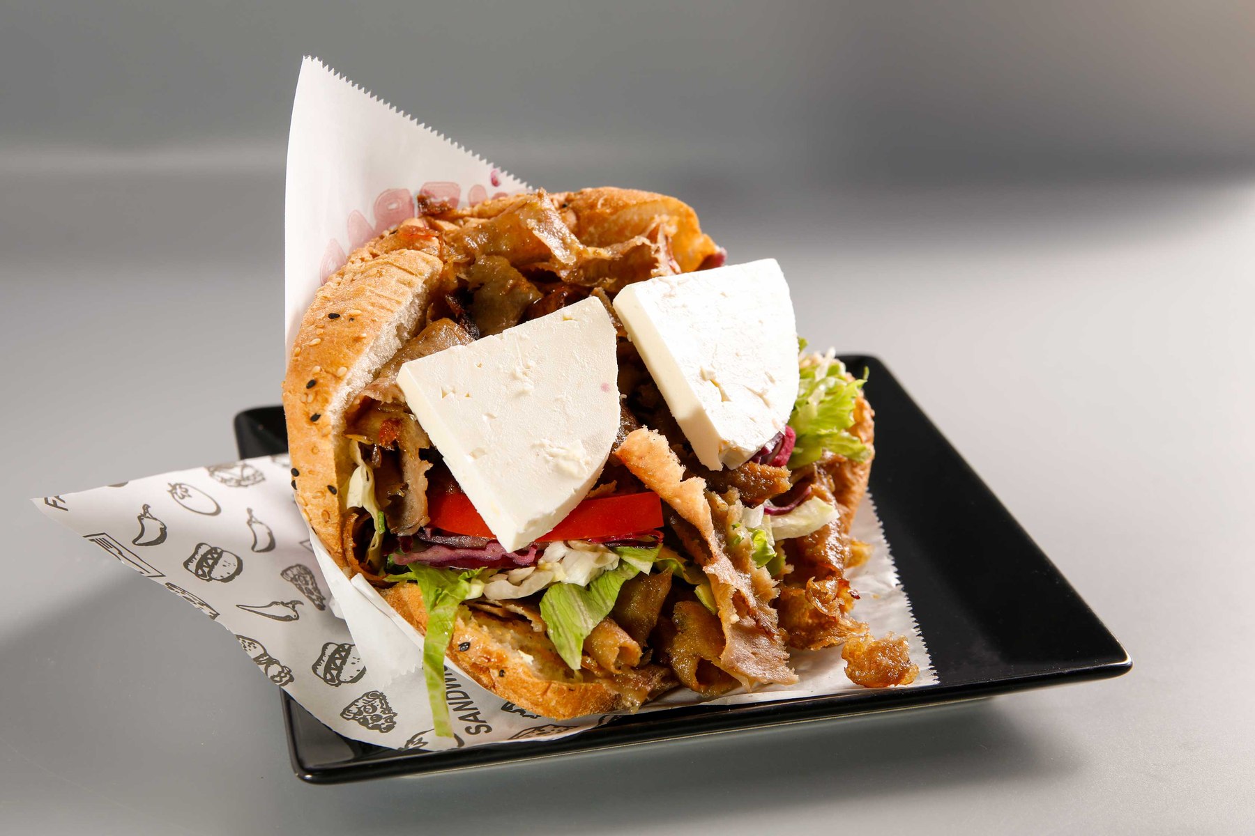 Döner im Brötchen mit Feta