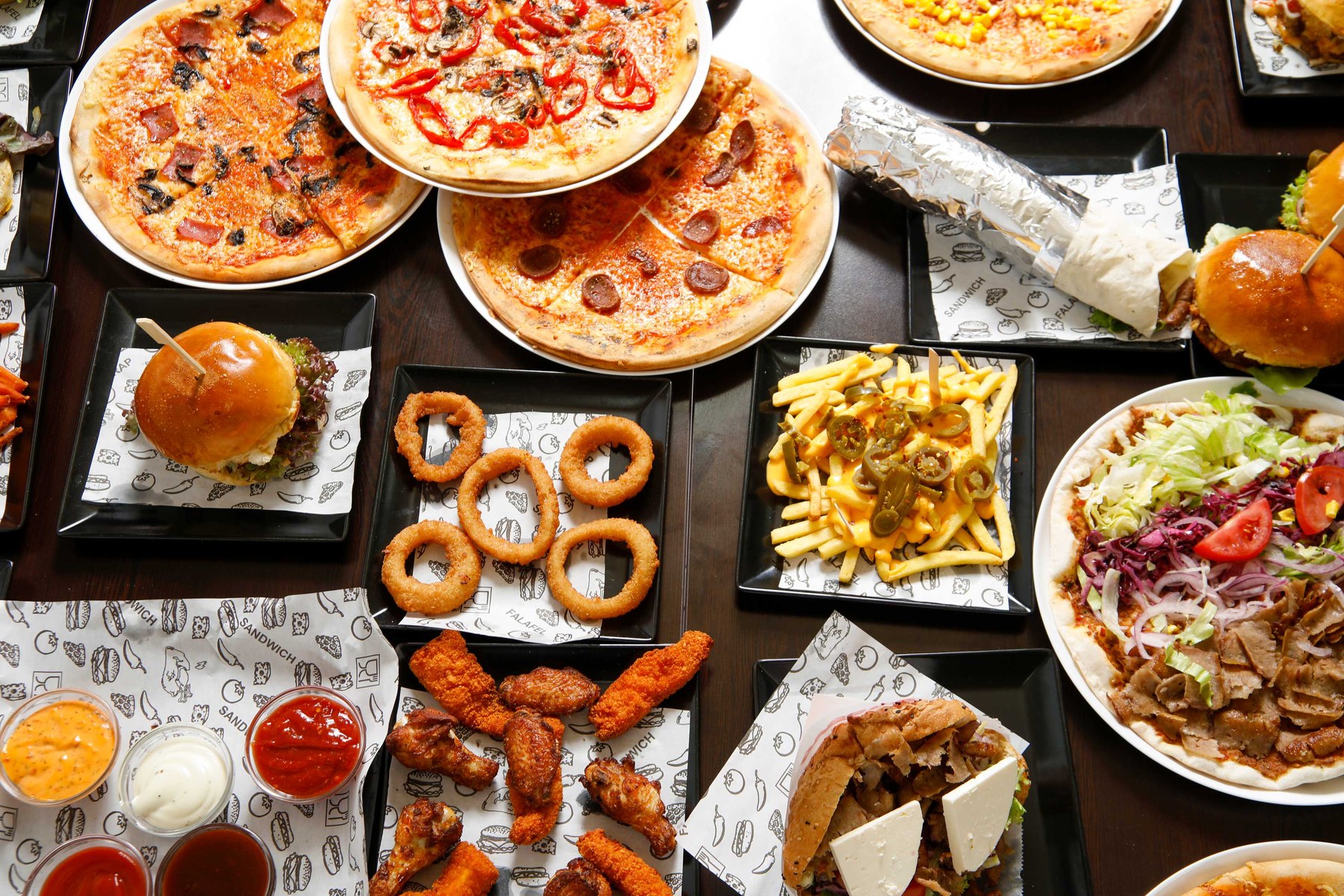 Imbiss-Auswahl: Pizza, Burger, Döner und Snacks