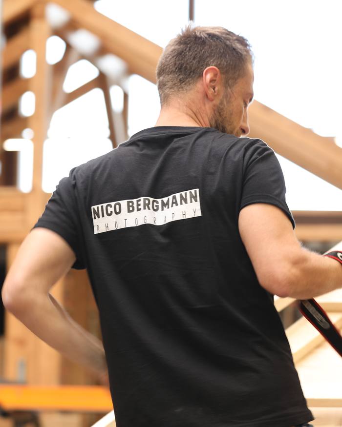 Nico Bergmann bei der Arbeit auf einer Holzbau-Baustelle